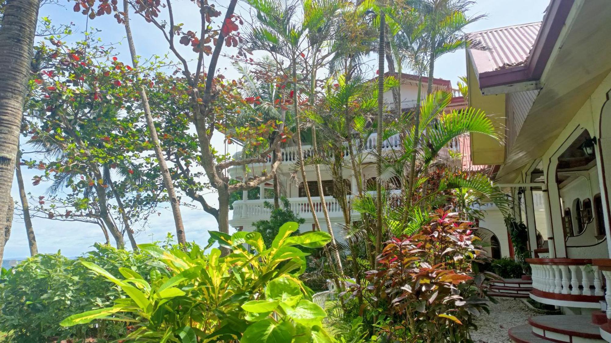 Blue Crystal Beach Resort Puerto Galera Exterior foto