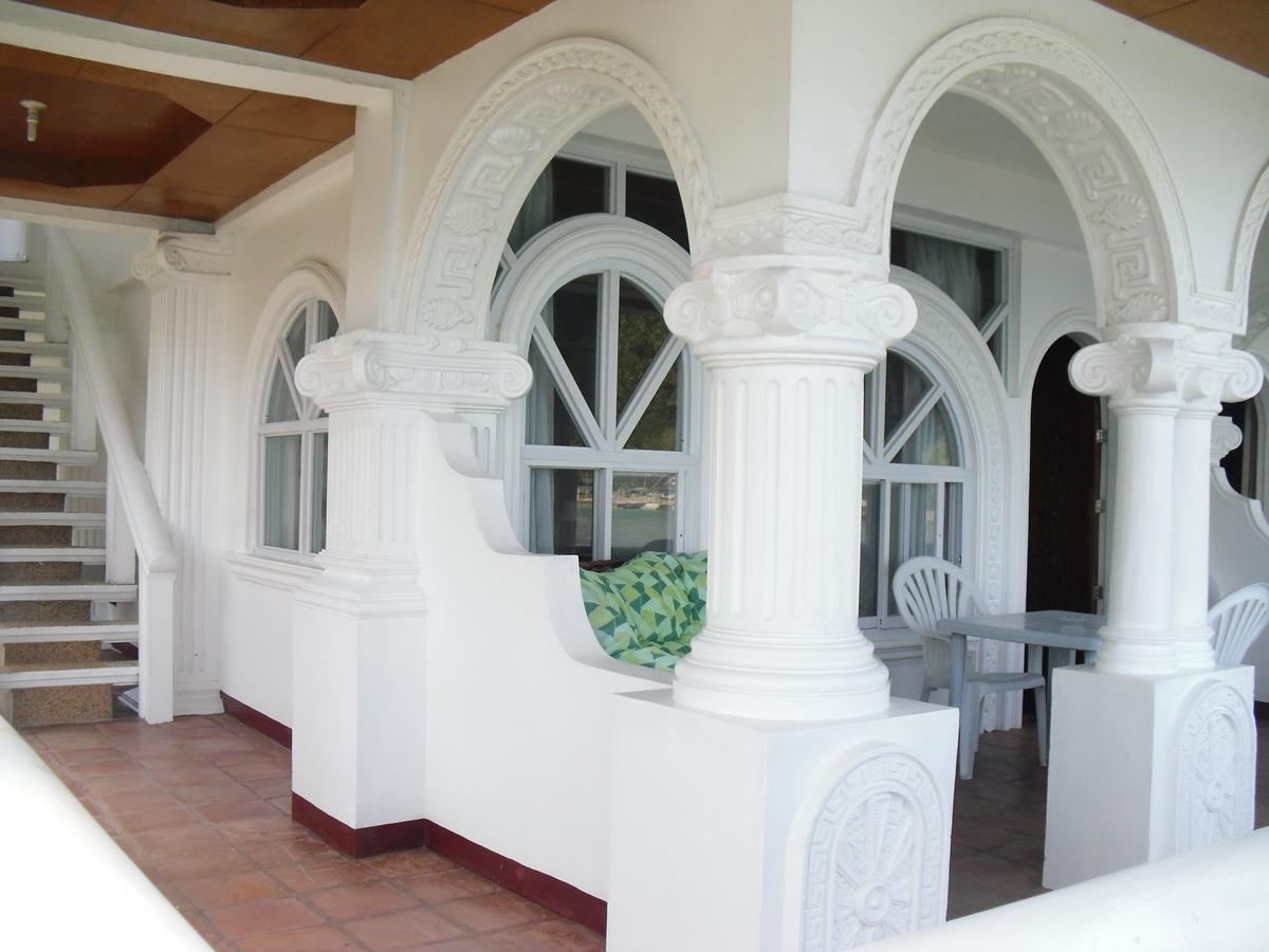 Blue Crystal Beach Resort Puerto Galera Exterior foto