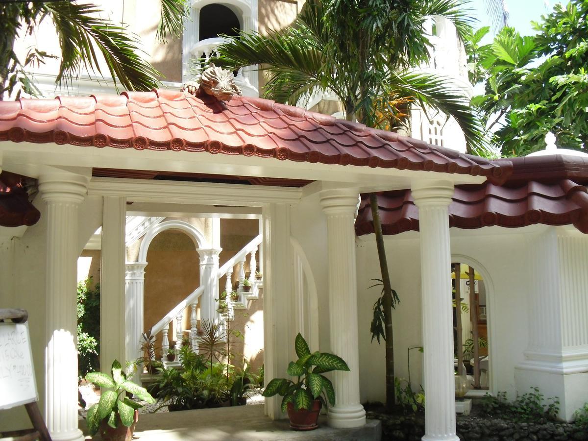 Blue Crystal Beach Resort Puerto Galera Exterior foto