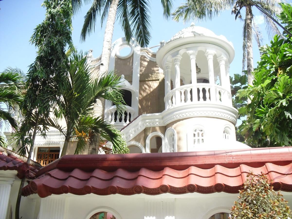 Blue Crystal Beach Resort Puerto Galera Exterior foto