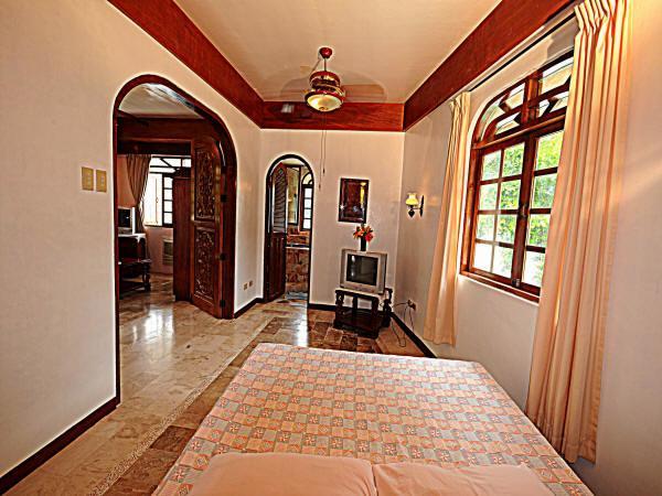 Blue Crystal Beach Resort Puerto Galera Exterior foto