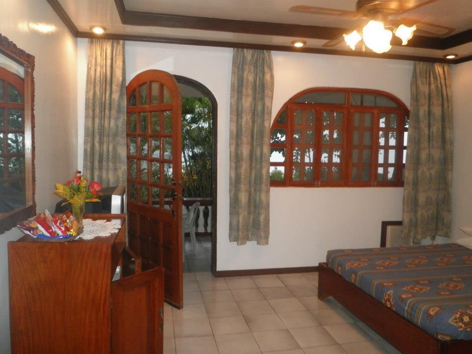 Blue Crystal Beach Resort Puerto Galera Exterior foto